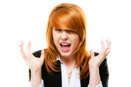 愤怒的疯狂女商人红发老大愤怒女人尖叫着孤立在白色上商业工作的压力图片