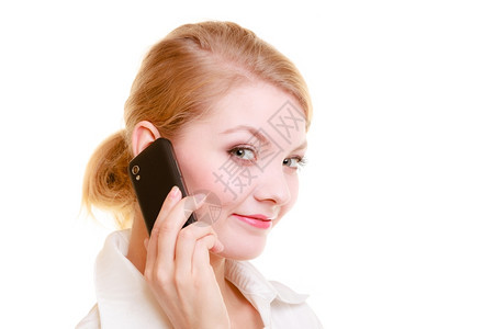 年轻女商人在用手机说话金发女人在白线上使用智能手机图片