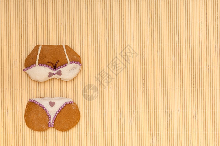 甜点白冰和紫装饰的边框或米花竹垫底框图片
