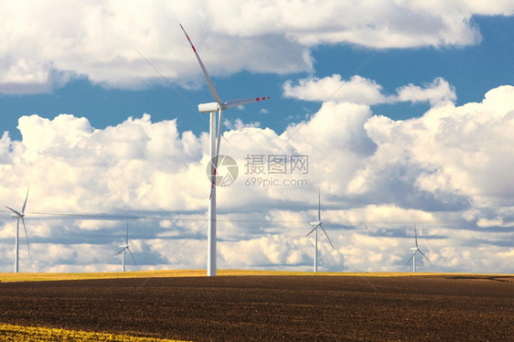保护自然风力涡轮机为可再生能源产提供态发电替代绿色清洁能源生态云层草原图片
