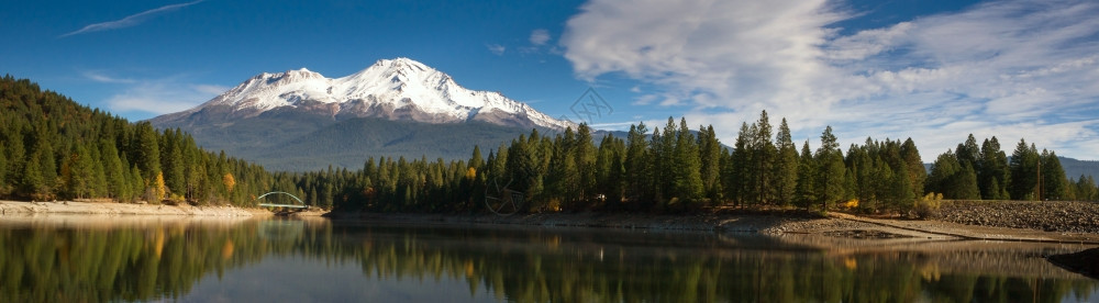 沙斯塔山MtShastaMountSiskiyouLakeBridgeCalifalifornia加州娱乐风景图片