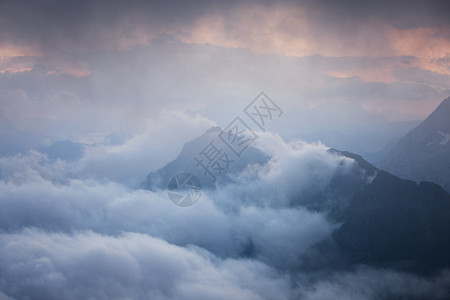 风暴法米拉山地风暴天气ValdiFassa意大利多洛米人背景