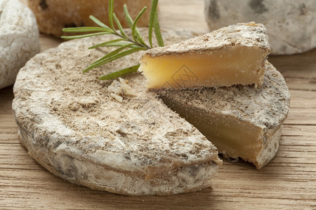 法国传统山羊奶酪三周前图片