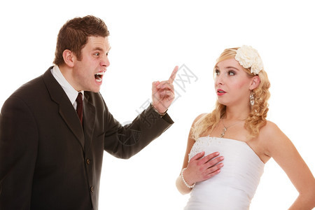 夫妻情侣吵架冲突坏关系女新娘和愤怒的郎打架图片
