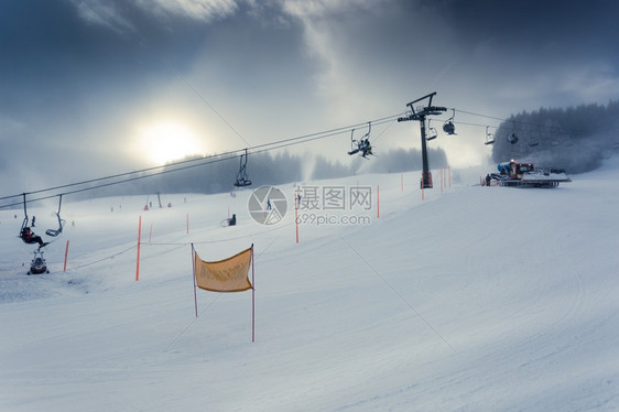 美丽的阿尔卑斯山滑坡风景图片