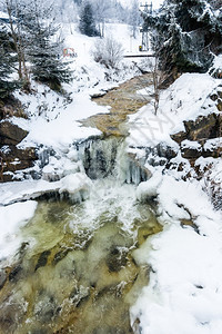 冬季山河小瀑布风景美丽图片