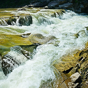 山河瀑布图片