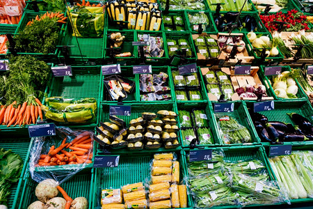 蔬菜市场在滞期上展示图片