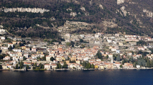 科莫湖意大利夏季观察和海岸上的梅纳吉奥镇科莫湖和梅纳吉奥镇图片