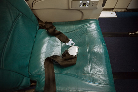 飞机座椅上的安全带图片