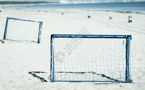 暑假积极生活方式概念足球门对沙滩足球目标图片