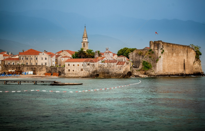古代海边城镇的美丽景色高石墙图片
