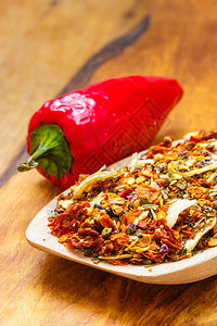 重阳素材好吃的烹饪热彩色调味品用于木勺上意大利面的混合烹饪素材背景