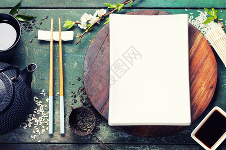 亚洲粮食背景黑铁茶和筷子图片