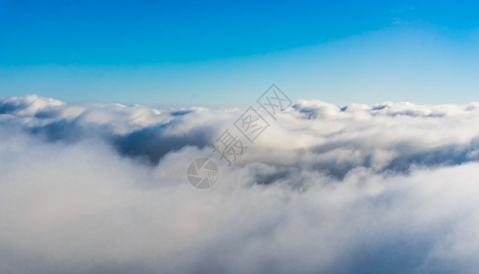 从飞机上查看云层图片