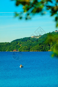 旅游度假和行挪威斯堪的纳维亚卑尔根附近的风景和海湾图片