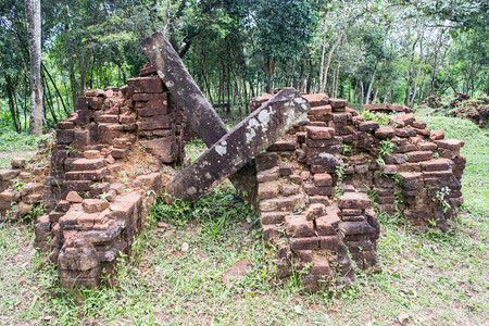 被越南广我的儿子古代尚巴的破庙所摧毁图片