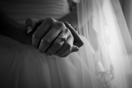 黑白合照美修指甲新娘的手图片