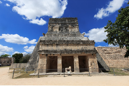 古代玛雅文明历史废墟墨西哥尤卡坦省ChichenItza的Kukulcan寺庙图片