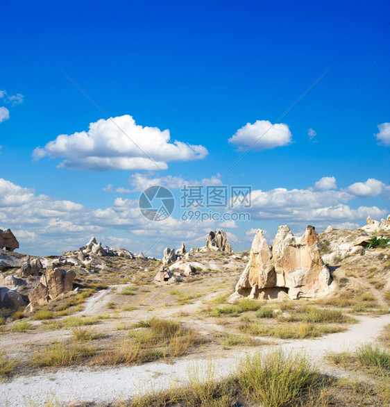 蓝天空背景云雾微小图片