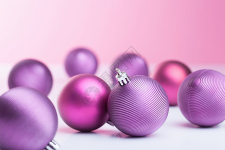 紫色圣诞节球冬季装饰图片