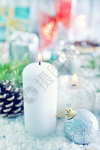 蜡烛和圣诞节装饰图片