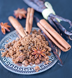 餐桌上的Reed糖和芳香图片