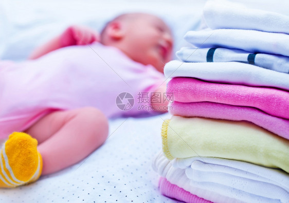 婴儿衣女服装新生儿图片
