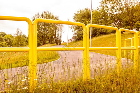 黄道围栏自行车道公路围栏自行车道图片