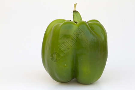 新鲜的多汁绿色甜辣椒图片