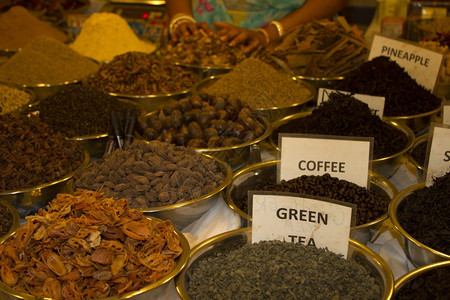 在印度果阿跳蚤市场发现不同的茶味图片