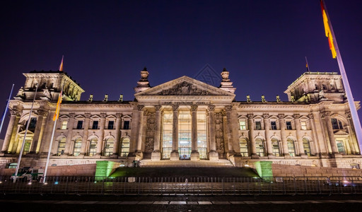 德国柏林帝大厦晚上在德国柏林图片