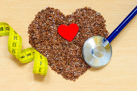 减少饮食保健体重概念长效菜籽的心形成听诊器和测量胶带预防心脏病的健康食品超重图片
