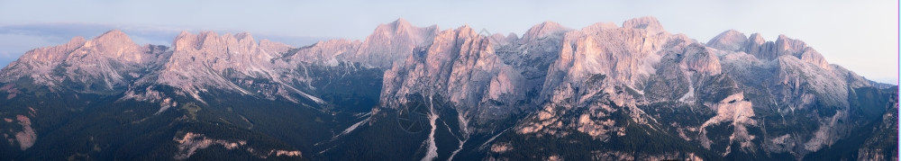 多洛米山脉脊的全景ValdiFassa意大利多洛米茨xA图片