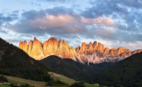 DolomitesGeislerOdleDolomites集团全景ValdiFunes意大利欧洲图片