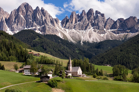 意大利教堂圣马格达莱纳村ValdiFunes多洛米人阿尔卑斯意大利欧洲背景