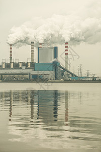 电厂或站烟囱雾工业景观秋雾日图片