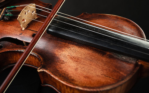 艺术关闭黑灰色的旧木小提琴弦乐器古典音图片