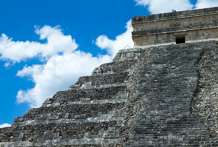 墨西哥ChichenItza场地的KukukulkanPyramid图片