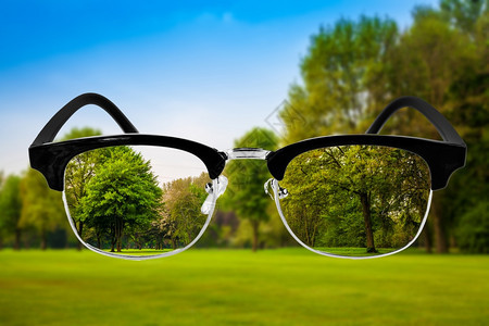 光学保健概念带眼镜的医学光概念视觉眼镜图片