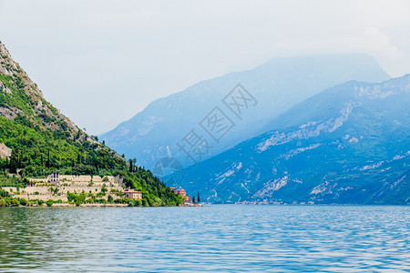 LagodiGarda加尔达湖的风景北意大利图片