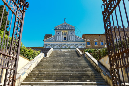 BasilicaSanMininatoalMonte早上在意大利托斯卡纳佛罗伦萨图片