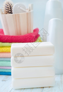 肥皂和毛巾图片