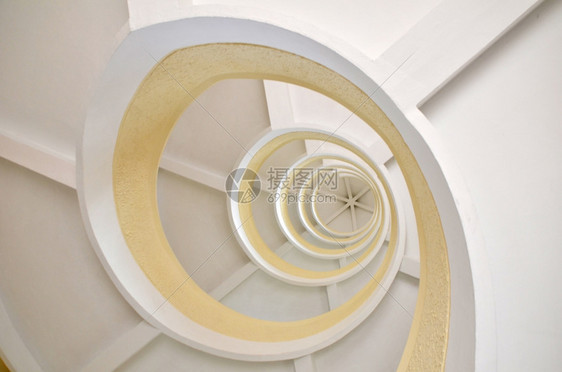 新加坡中华花园一座塔中的螺旋楼梯图片