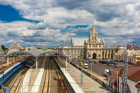 白俄罗斯布列特中央火车站的和铁轨图片