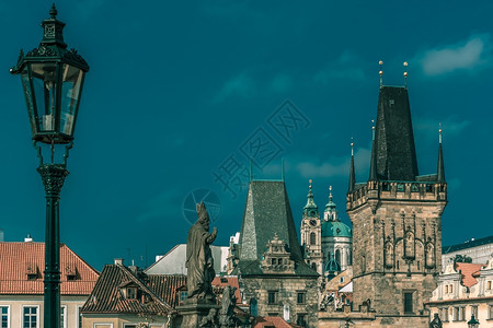 布拉格第二主教捷克的赞助人或布拉格的Adalbert在布拉格的CharlesBridge和捷克共国的LesserQuarter桥图片