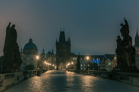 捷克布拉格CharlesBridge夜间照明长期接触背景图片