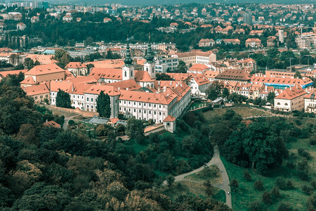 捷克布拉格Strahov修道院和Hradcany上空的中观测图片