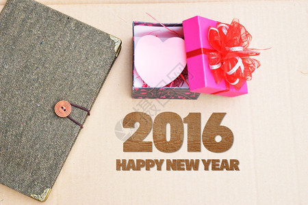 2016年新快乐书和礼物都印在古年棕色背景上图片