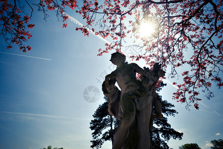 阳光明日公园的雕像图片